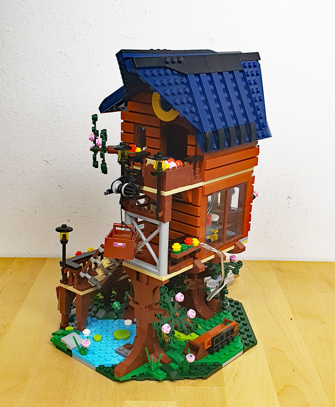 CaDA Four Seasons Tree House C66004W aufgebaut