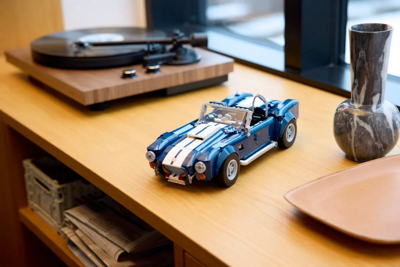 LEGO 10357 Shelby Cobra Lifestyle