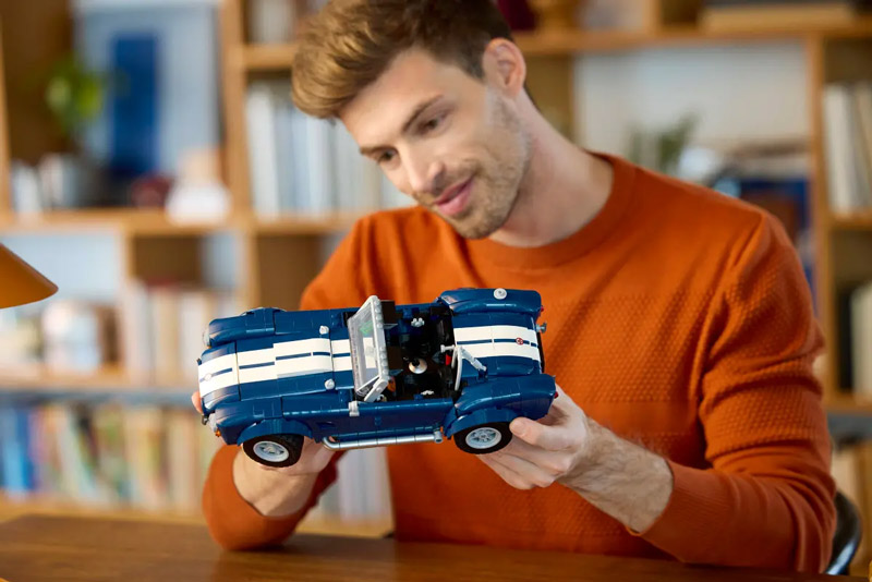 LEGO 10357 Shelby Cobra Lifestyle