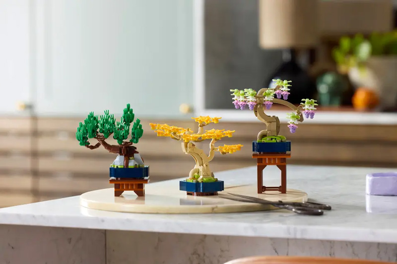 LEGO Botanicals Mini Bonsais 10373 Lifestyle