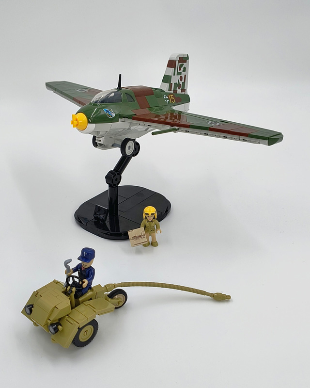 OBI 5765 Messerschmitt Me 163B Komet & Scheuch-Schlepper Limited Edition