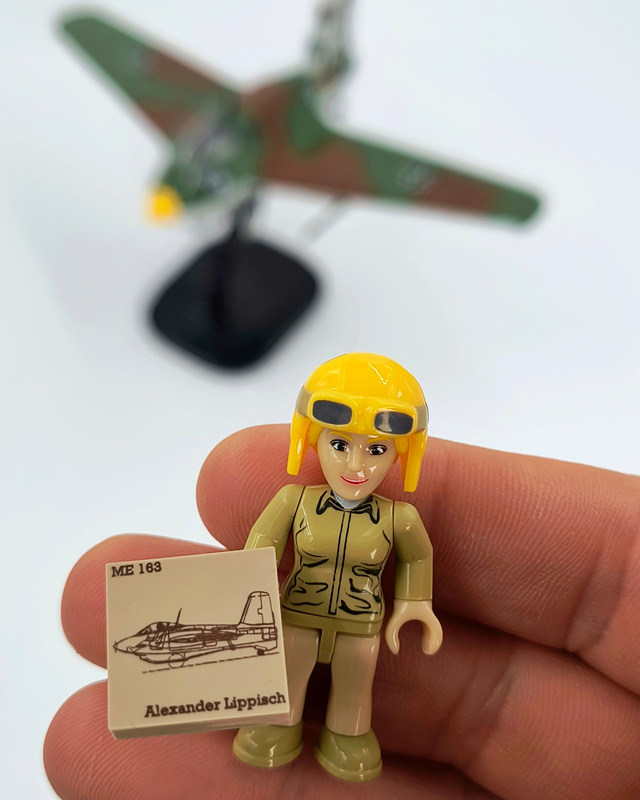 OBI 5765 Messerschmitt Me 163B Komet & Scheuch-Schlepper Limited Edition