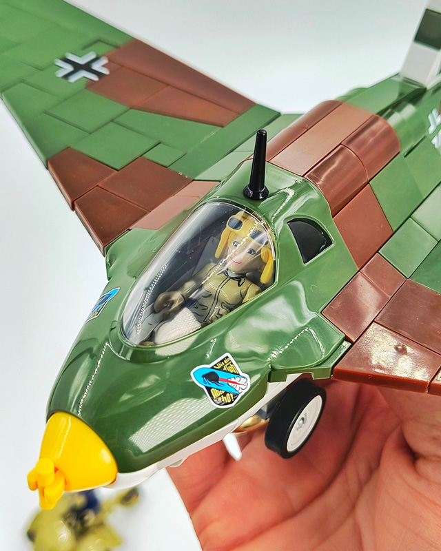 OBI 5765 Messerschmitt Me 163B Komet & Scheuch-Schlepper Limited Edition