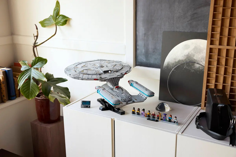 LEGO Star Trek: U.S.S. Enterprise NCC-1701-D Lifestyle