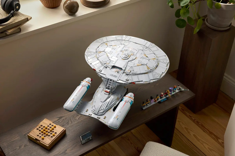 LEGO Star Trek: U.S.S. Enterprise NCC-1701-D Lifestyle