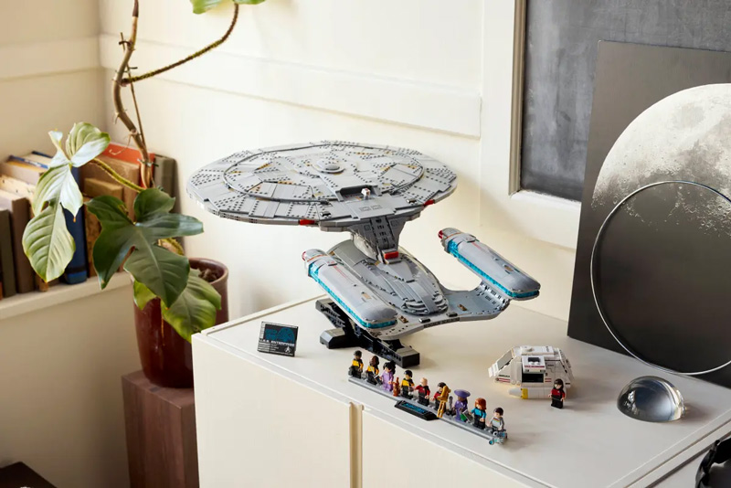 LEGO Star Trek: U.S.S. Enterprise NCC-1701-D Lifestyle