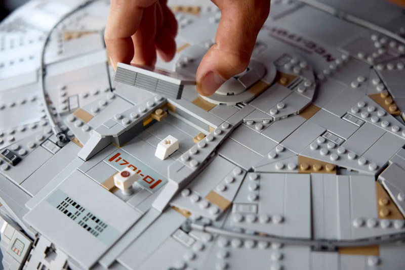 LEGO Star Trek: U.S.S. Enterprise NCC-1701-D Set