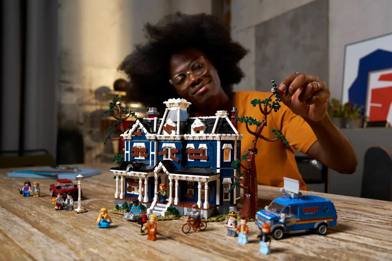 LEGO Stranger Things: The Creel House 11370 Lifestyle