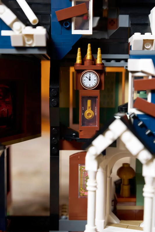 LEGO Stranger Things: The Creel House 11370 Lifestyle