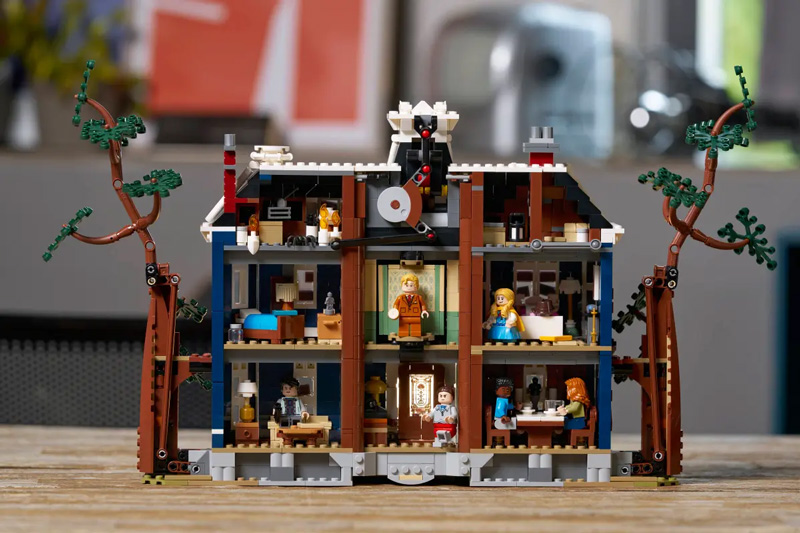 LEGO Stranger Things: The Creel House 11370 Lifestyle