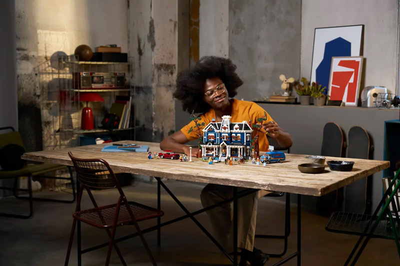 LEGO Stranger Things: The Creel House 11370 Lifestyle