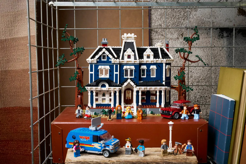 LEGO Stranger Things: The Creel House 11370 Lifestyle