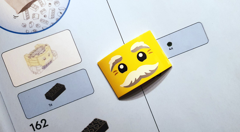 LEGO Große Weihnachtsmann-Minifigur 40820 Aufbau