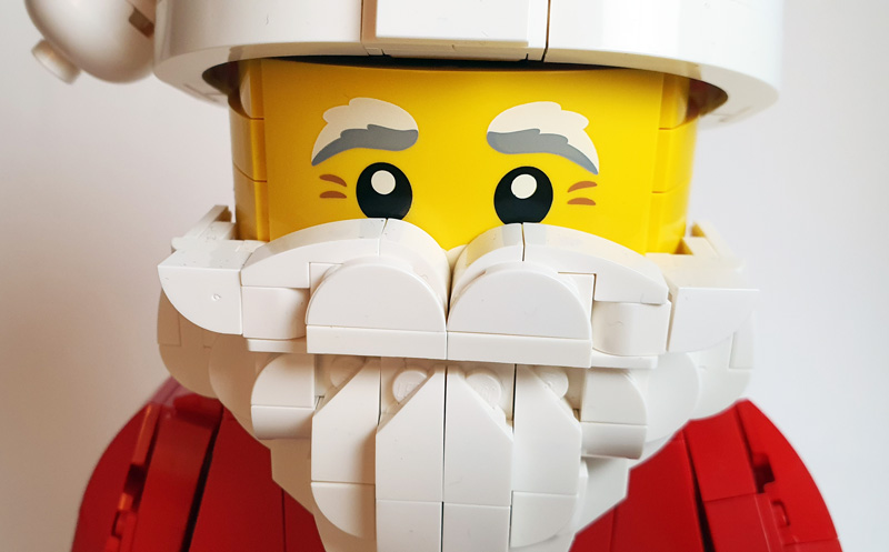 LEGO Große Weihnachtsmann-Minifigur 40820 gebaut
