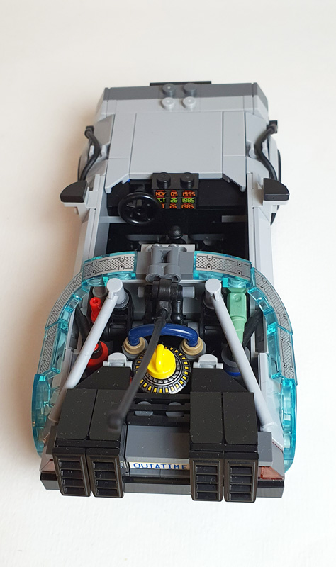 LEGO Speed Champions Zeitmaschine DeLorean 77256 Set gebaut