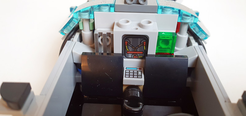 LEGO Speed Champions Zeitmaschine DeLorean 77256 Set gebaut