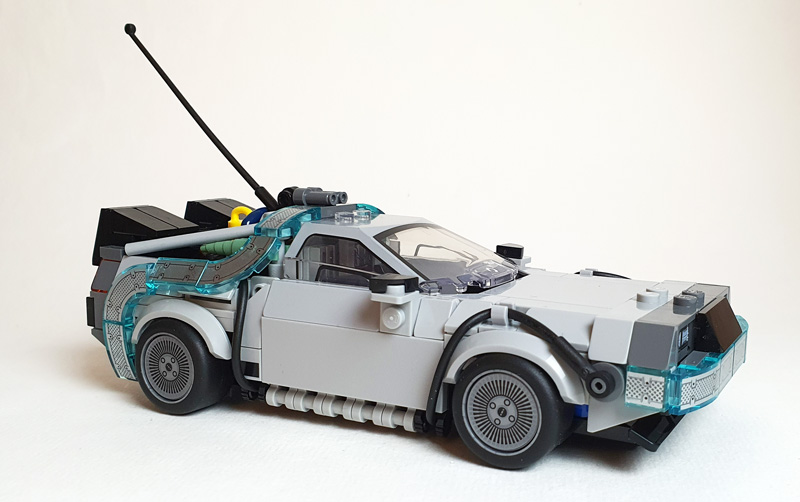 LEGO Speed Champions Zeitmaschine DeLorean 77256 Set gebaut