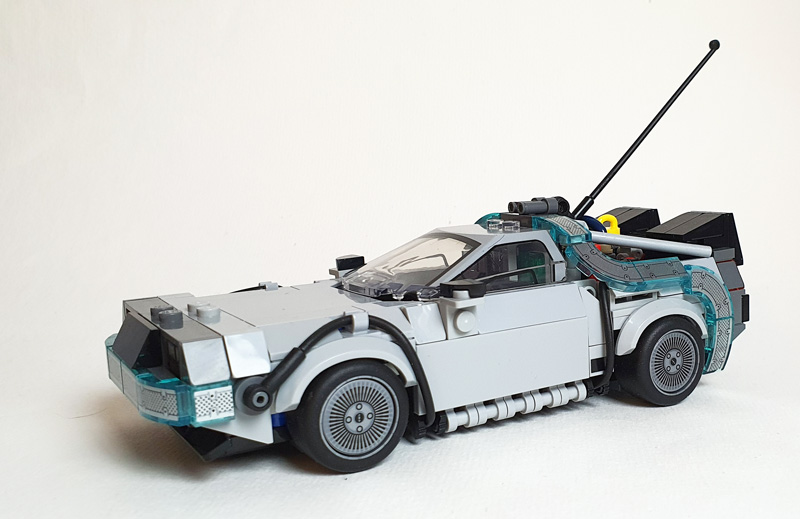 LEGO Speed Champions Zeitmaschine DeLorean 77256 Set gebaut