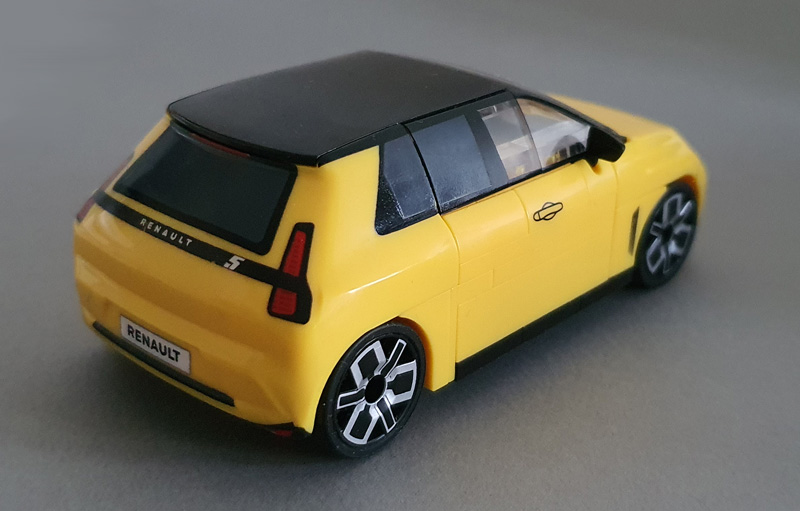 COBI Renault 5 E-Tech 24673 gebaut