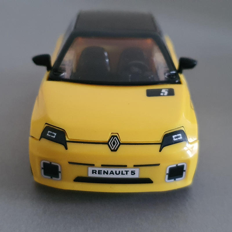 COBI Renault 5 E-Tech 24673 gebaut
