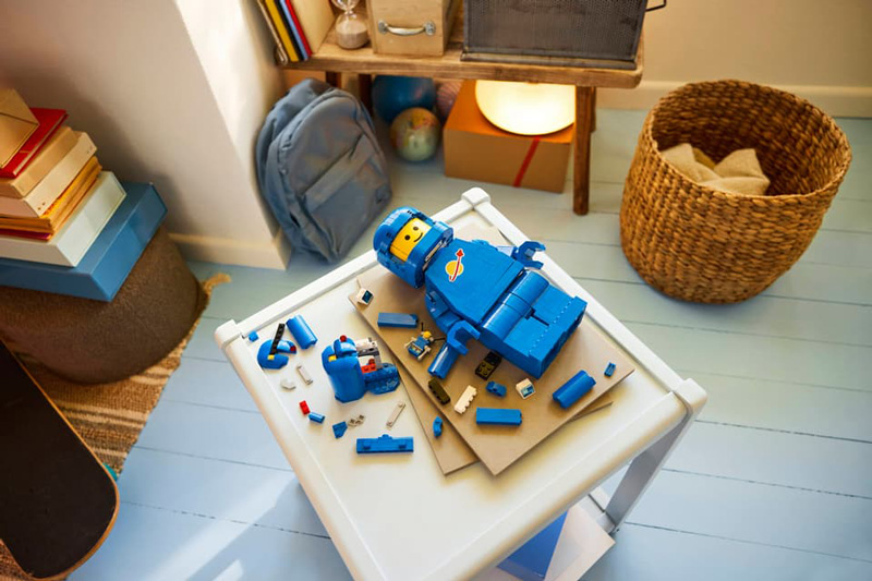 LEGO blauer Astronaut Minifigur 40921 Lifestyle