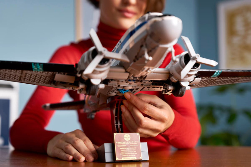 LEGO 11378 Douglas DC-3 PAN AM Lifestyle