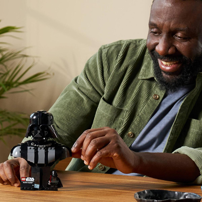 LEGO 75439 Darth Vader Büste Lifestyle