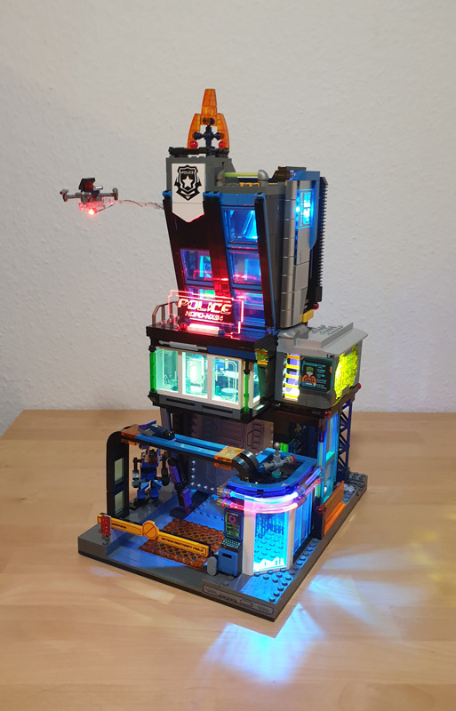 Lumibricks Cyberpunk Police Headquarter 17009 17008 Urban Convoy gebaut beleuchtet