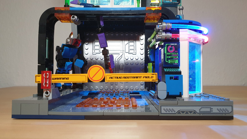 Lumibricks Cyberpunk Police Headquarter 17009 17008 Urban Convoy gebaut