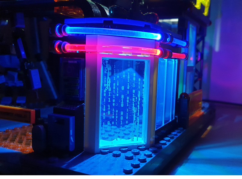 Lumibricks Cyberpunk Police Headquarter 17009 17008 Urban Convoy gebaut