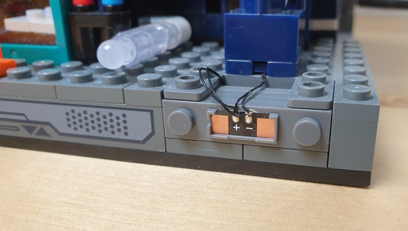 Lumibricks Cyberpunk Police Headquarter 17009 17008 Urban Convoy gebaut