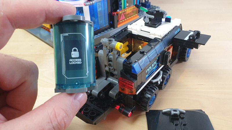 Lumibricks Cyberpunk Police Headquarter 17009 17008 Urban Convoy gebaut