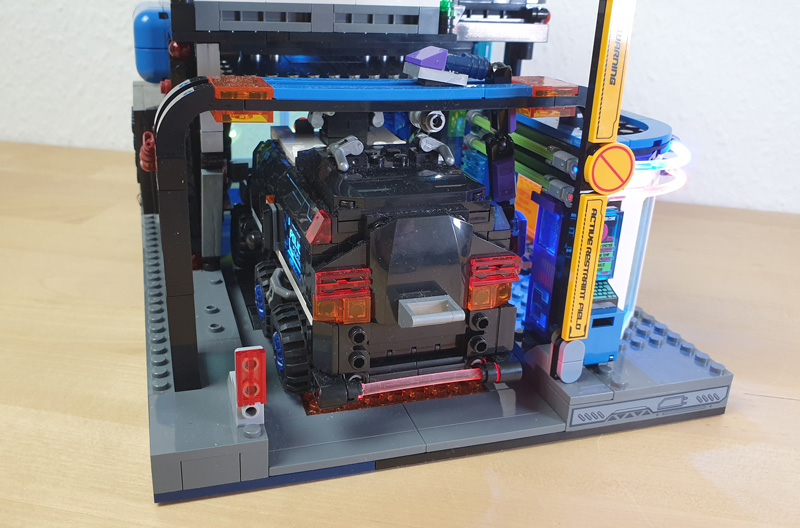 Lumibricks Cyberpunk Police Headquarter 17009 17008 Urban Convoy gebaut