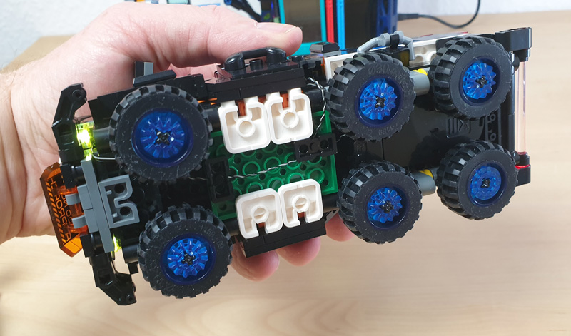 Lumibricks Cyberpunk Police Headquarter 17009 17008 Urban Convoy gebaut