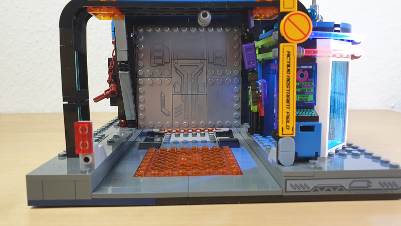 Lumibricks Cyberpunk Police Headquarter 17009 17008 Urban Convoy gebaut