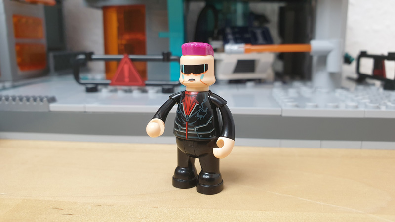 Lumibricks 17010 Cyberpunk Neon Tech Station Figur