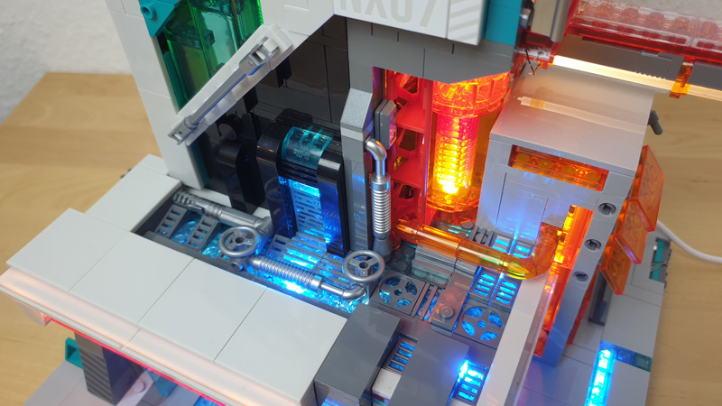 Lumibricks 17010 Cyberpunk Neon Tech Station gebaut
