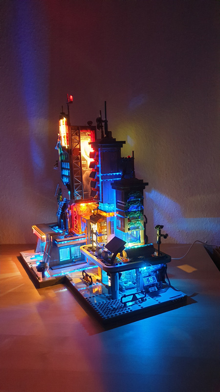Lumibricks Cyberpunk Neon Tech Tower 17011 Tech Station 17010 Licht