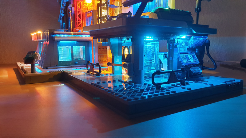 Lumibricks Cyberpunk Neon Tech Tower 17011 Tech Station 17010 Licht