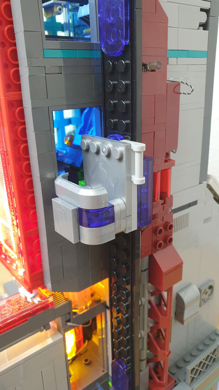Lumibricks 17011 Cyberpunk Neon Tech Tower gebaut