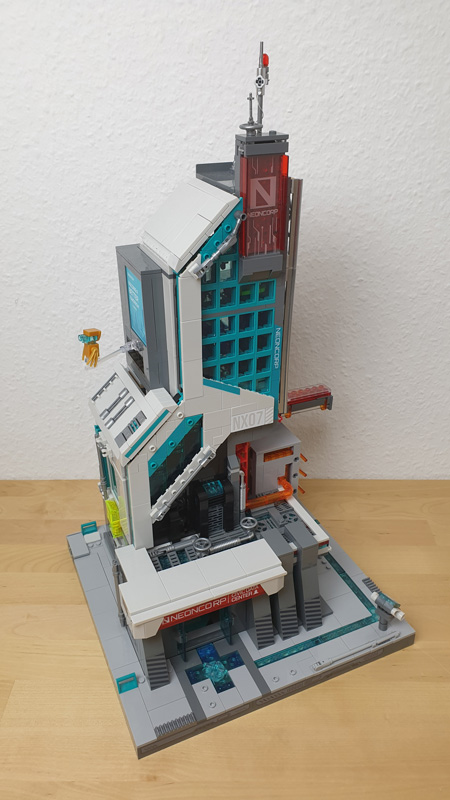 Lumibricks 17011 Cyberpunk Neon Tech Tower gebaut