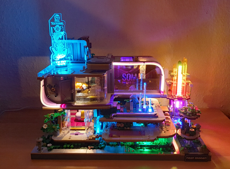 Lumibricks 17013 Cyberpunk Elite Lounge 17014 Neon Garden gebaut mit Licht